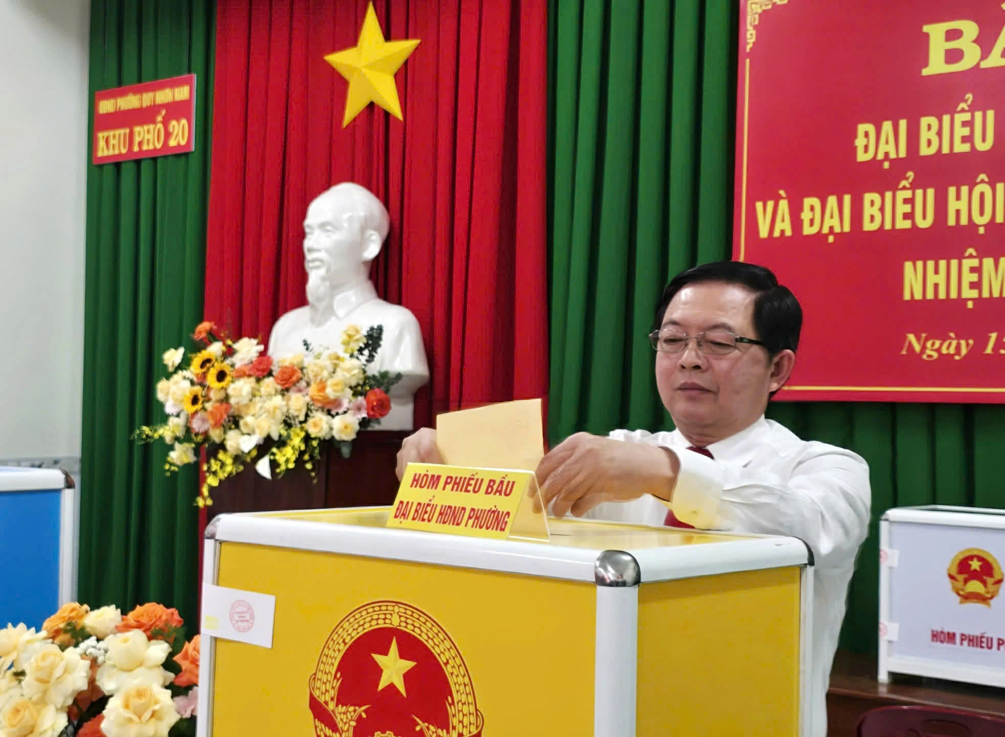 Chùm ảnh: Các đồng chí lãnh đạo Đảng, Nhà nước thực hiện quyền cử tri- Ảnh 21. Chùm ảnh: Các đồng chí lãnh đạo Đảng, Nhà nước thực hiện quyền cử tri- Ảnh 21.