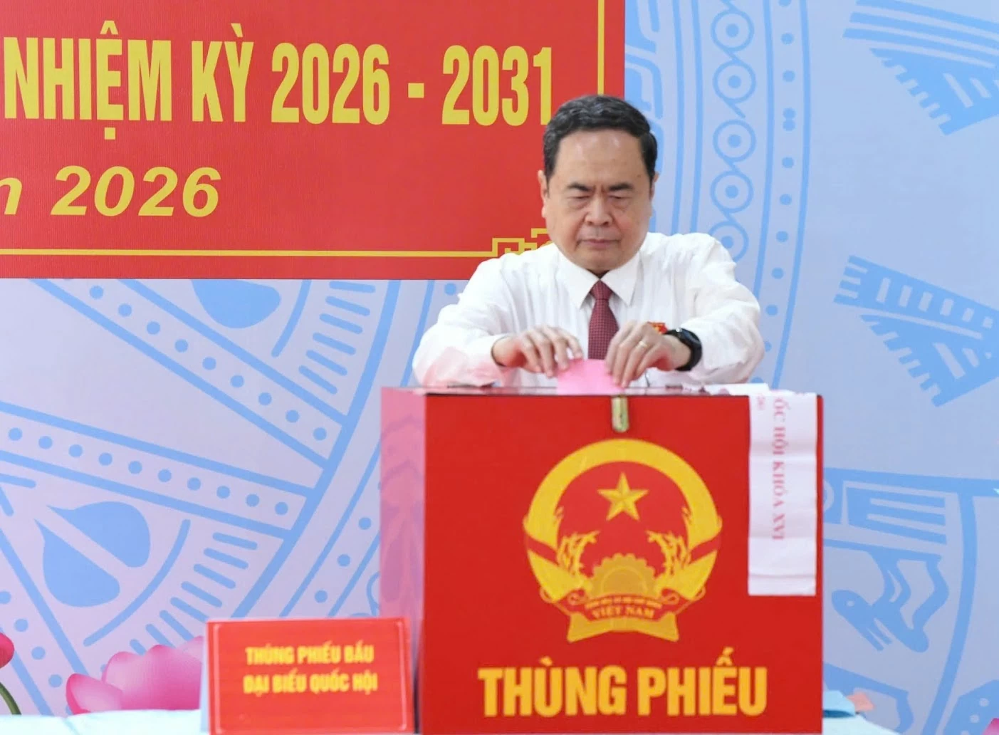 Chùm ảnh: Các đồng chí lãnh đạo Đảng, Nhà nước thực hiện quyền cử tri- Ảnh 9. Chùm ảnh: Các đồng chí lãnh đạo Đảng, Nhà nước thực hiện quyền cử tri- Ảnh 9.