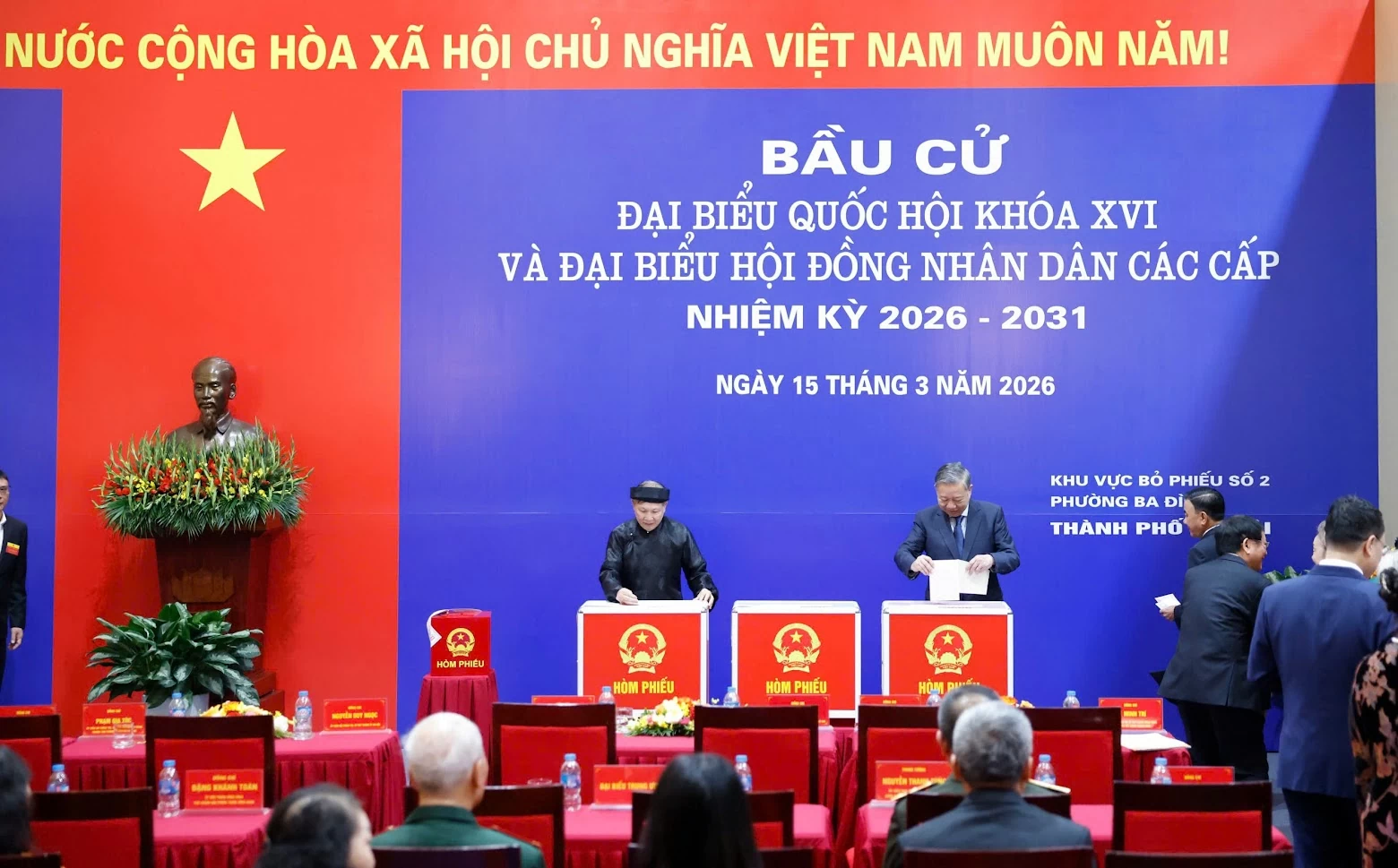 Chùm ảnh: Các đồng chí lãnh đạo Đảng, Nhà nước thực hiện quyền cử tri- Ảnh 3. Chùm ảnh: Các đồng chí lãnh đạo Đảng, Nhà nước thực hiện quyền cử tri- Ảnh 3.
