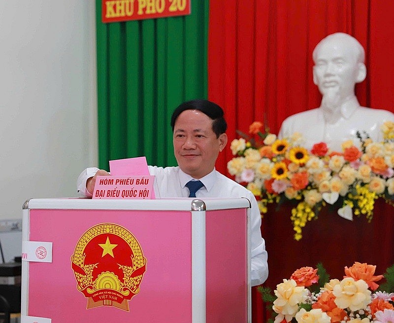 Chủ tịch UBND tỉnh Gia Lai Phạm Anh Tuấn trực tiếp bỏ phiếu đi bầu trong Ngày bầu cử đại biểu Quốc hội khóa XVI và đại biểu HĐND các cấp nhiệm kỳ 2026 – 2031 Chủ tịch UBND tỉnh Gia Lai Phạm Anh Tuấn trực tiếp bỏ phiếu đi bầu trong Ngày bầu cử đại biểu Quốc hội khóa XVI và đại biểu HĐND các cấp nhiệm kỳ 2026 – 2031