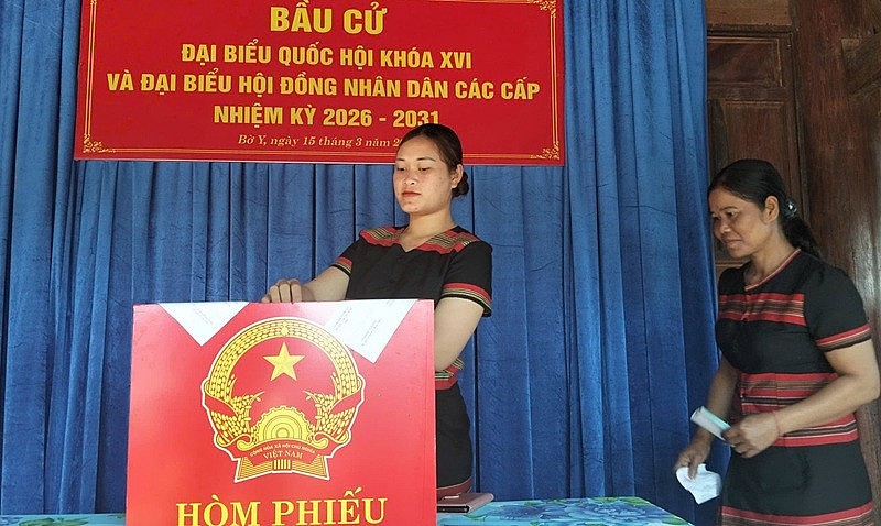 Cử tri vùng biên giới và đặc khu ở Quảng Ngãi hân hoan tham gia ngày hội bầu cử Cử tri vùng biên giới và đặc khu ở Quảng Ngãi hân hoan tham gia ngày hội bầu cử