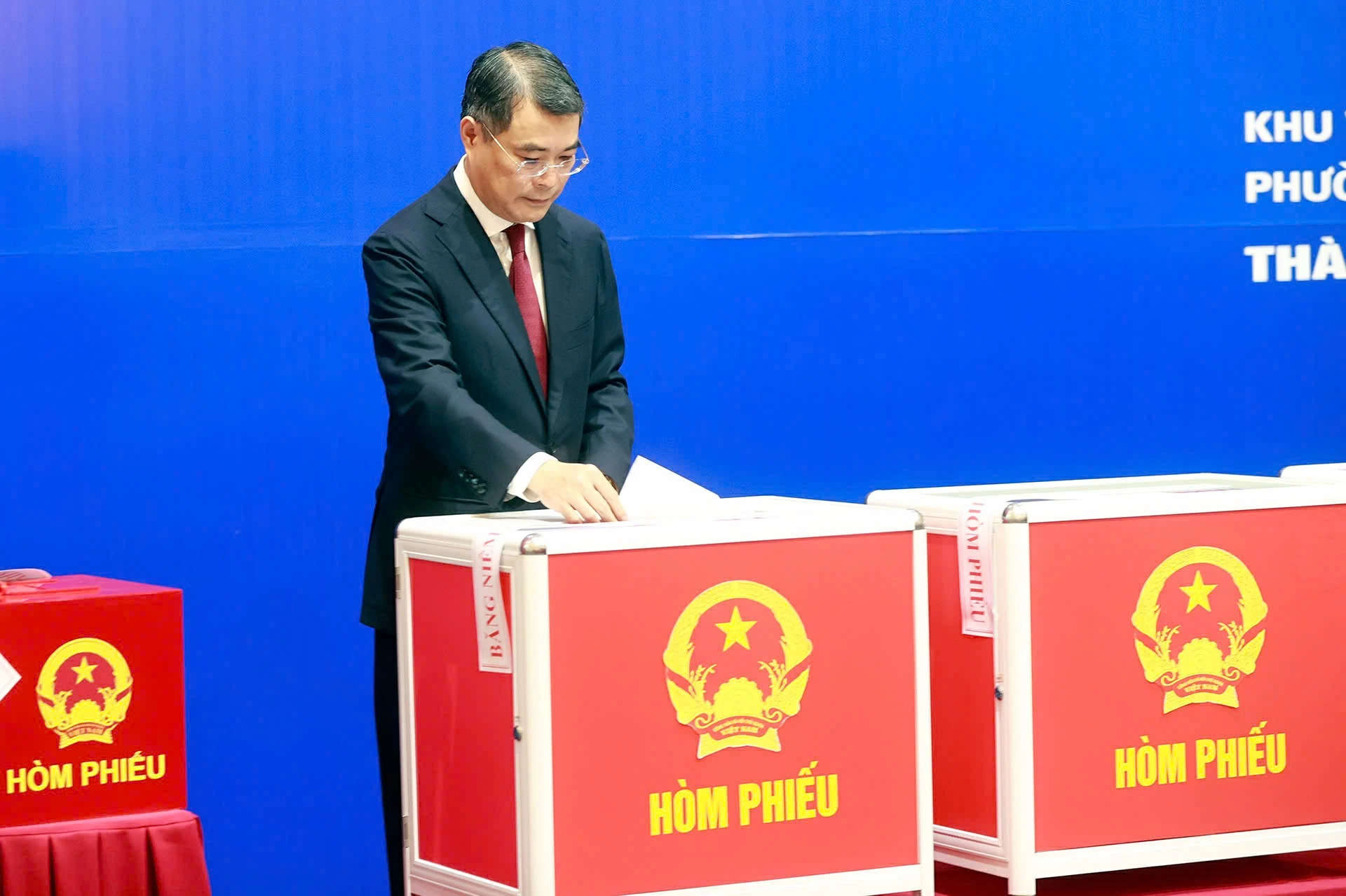 Chùm ảnh: Các đồng chí lãnh đạo Đảng, Nhà nước thực hiện quyền cử tri- Ảnh 11. Chùm ảnh: Các đồng chí lãnh đạo Đảng, Nhà nước thực hiện quyền cử tri- Ảnh 11.