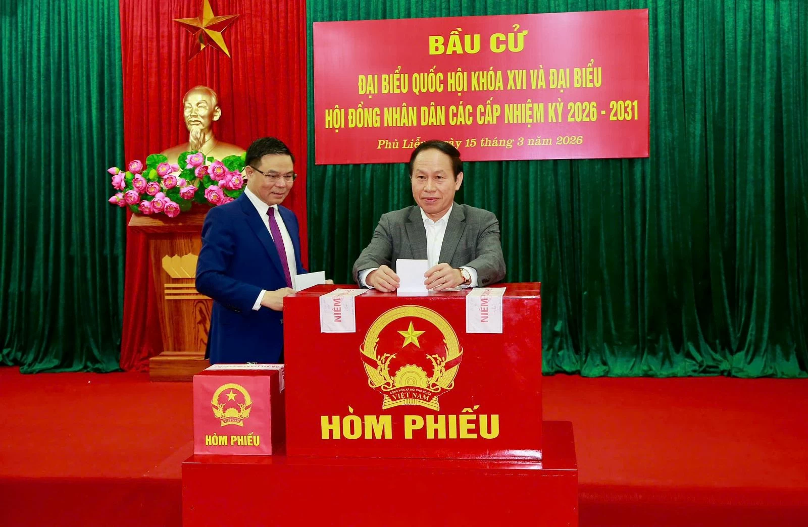 Chùm ảnh: Các đồng chí lãnh đạo Đảng, Nhà nước thực hiện quyền cử tri- Ảnh 29. Chùm ảnh: Các đồng chí lãnh đạo Đảng, Nhà nước thực hiện quyền cử tri- Ảnh 29.