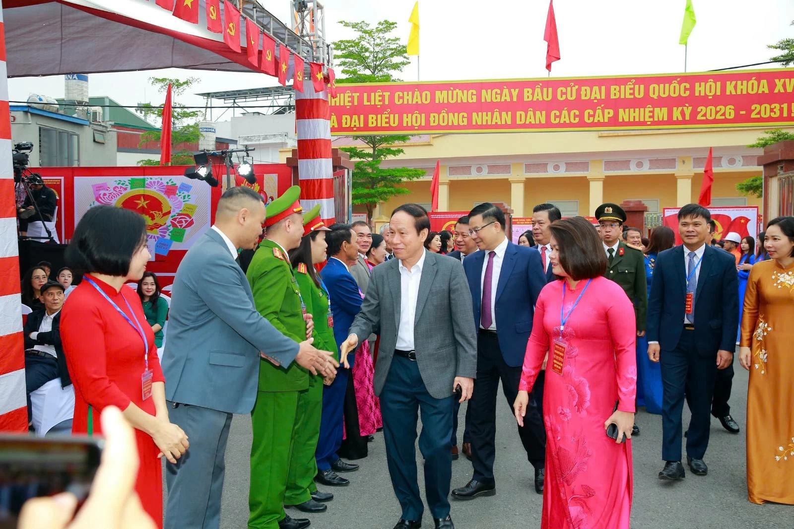 Chùm ảnh: Các đồng chí lãnh đạo Đảng, Nhà nước thực hiện quyền cử tri- Ảnh 28. Chùm ảnh: Các đồng chí lãnh đạo Đảng, Nhà nước thực hiện quyền cử tri- Ảnh 28.