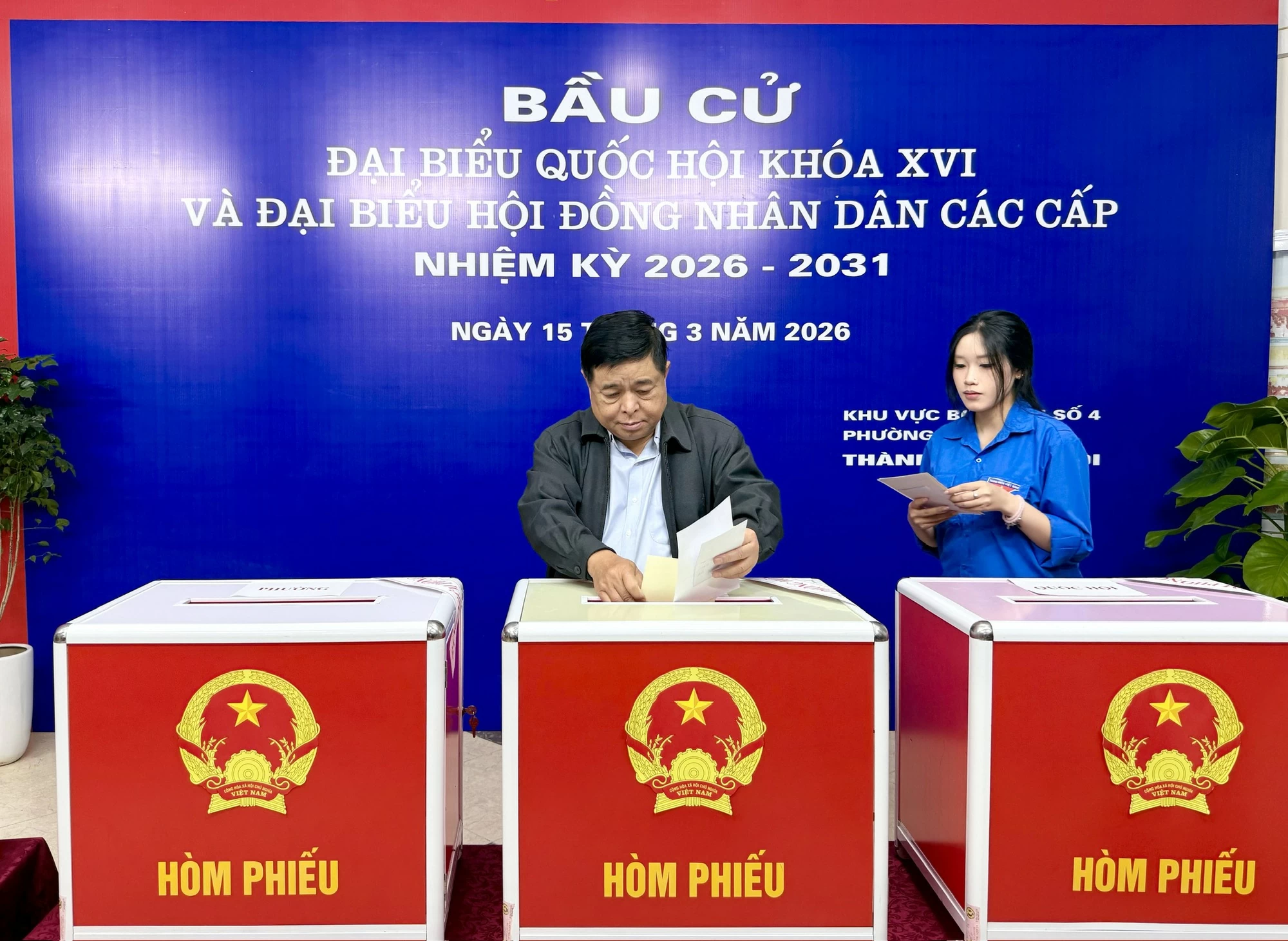 Chùm ảnh: Các đồng chí lãnh đạo Đảng, Nhà nước thực hiện quyền cử tri- Ảnh 18. Chùm ảnh: Các đồng chí lãnh đạo Đảng, Nhà nước thực hiện quyền cử tri- Ảnh 18.