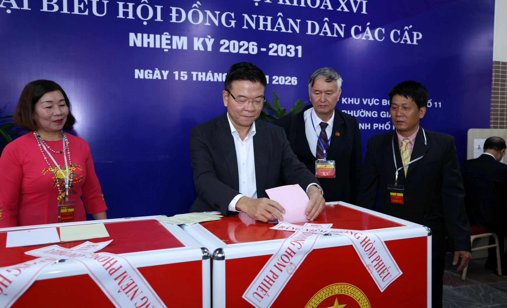 Chùm ảnh: Các đồng chí lãnh đạo Đảng, Nhà nước thực hiện quyền cử tri- Ảnh 15. Chùm ảnh: Các đồng chí lãnh đạo Đảng, Nhà nước thực hiện quyền cử tri- Ảnh 15.