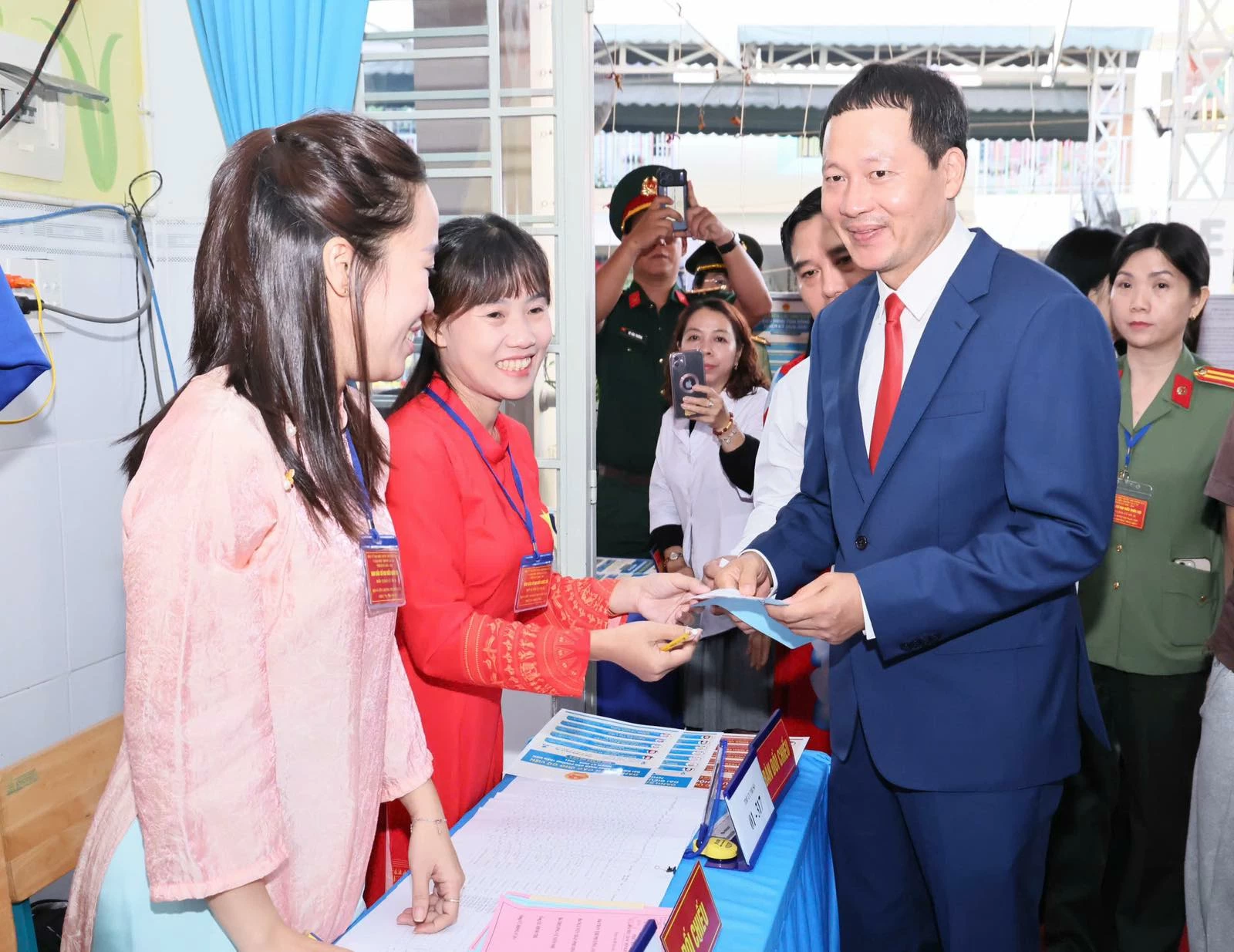 Chùm ảnh: Các đồng chí lãnh đạo Đảng, Nhà nước thực hiện quyền cử tri- Ảnh 30. Chùm ảnh: Các đồng chí lãnh đạo Đảng, Nhà nước thực hiện quyền cử tri- Ảnh 30.