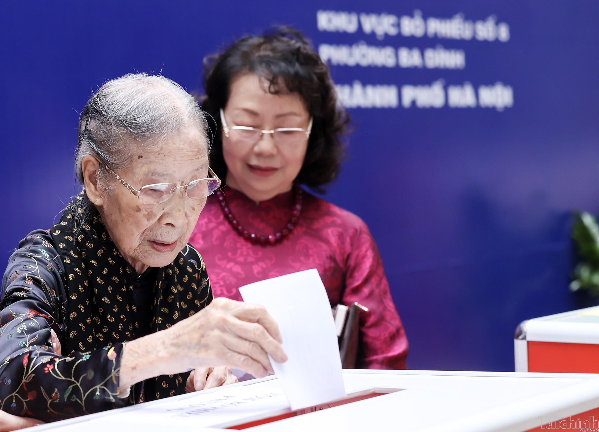 Cụ bà 101 tuổi và niềm tin vào lá phiếu của cử tri Cụ bà 101 tuổi và niềm tin vào lá phiếu của cử tri