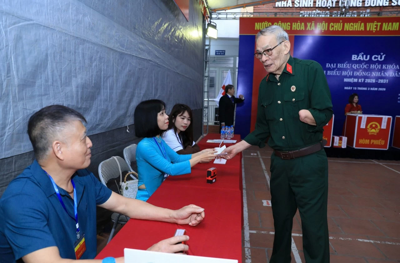 Hà Nội: Hơn 1 triệu cử tri đi bỏ phiếu trong buổi sáng ngày bầu cử 15/3 Hà Nội: Hơn 1 triệu cử tri đi bỏ phiếu trong buổi sáng ngày bầu cử 15/3
