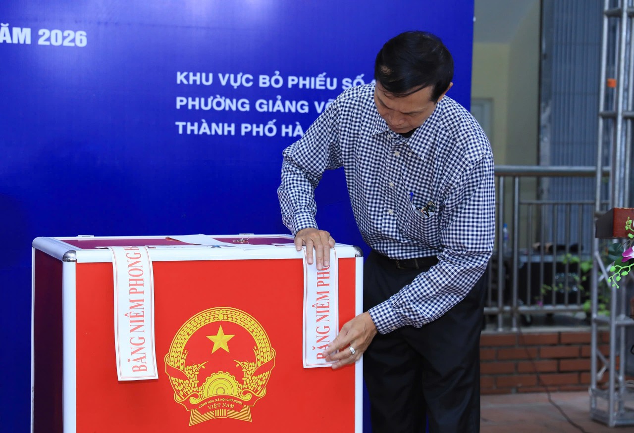 Hà Nội: Hơn 1 triệu cử tri đi bỏ phiếu trong buổi sáng ngày bầu cử 15/3