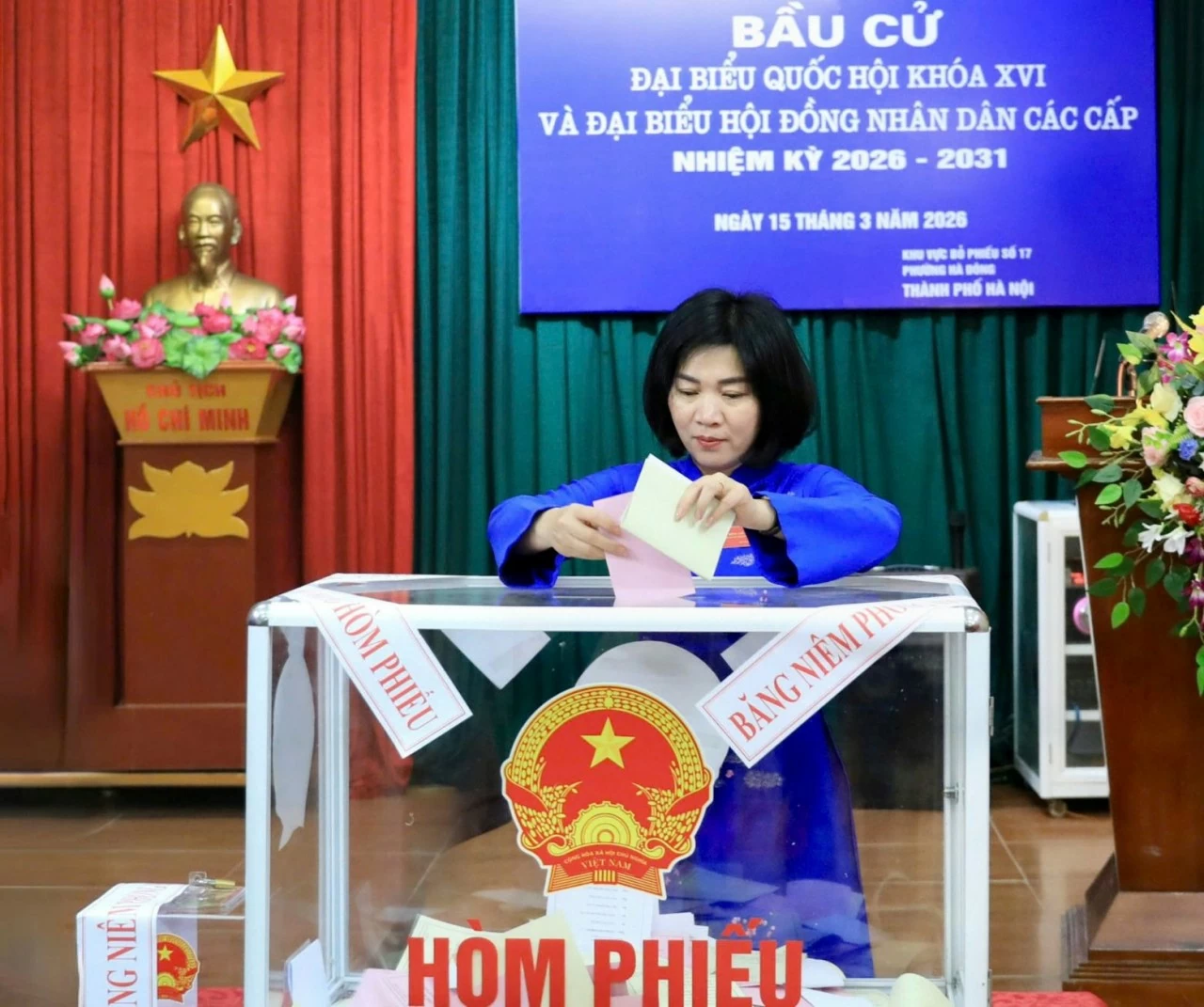 Hà Nội: Hơn 1 triệu cử tri đi bỏ phiếu trong buổi sáng ngày bầu cử 15/3 Hà Nội: Hơn 1 triệu cử tri đi bỏ phiếu trong buổi sáng ngày bầu cử 15/3