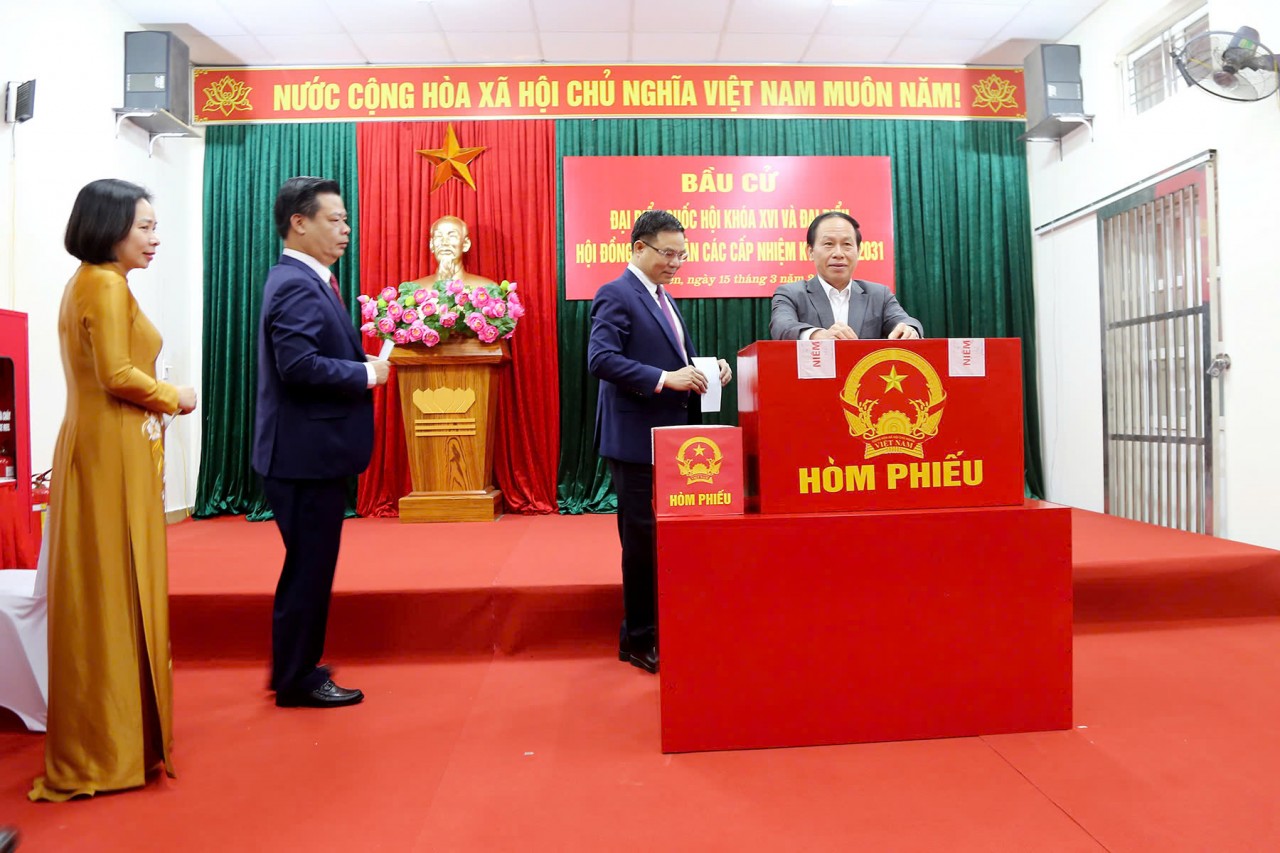 Cử tri TP. Hải Phòng nô nức đi bầu cử, gửi gắm kỳ vọng vào mỗi lá phiếu Cử tri TP. Hải Phòng nô nức đi bầu cử, gửi gắm kỳ vọng vào mỗi lá phiếu