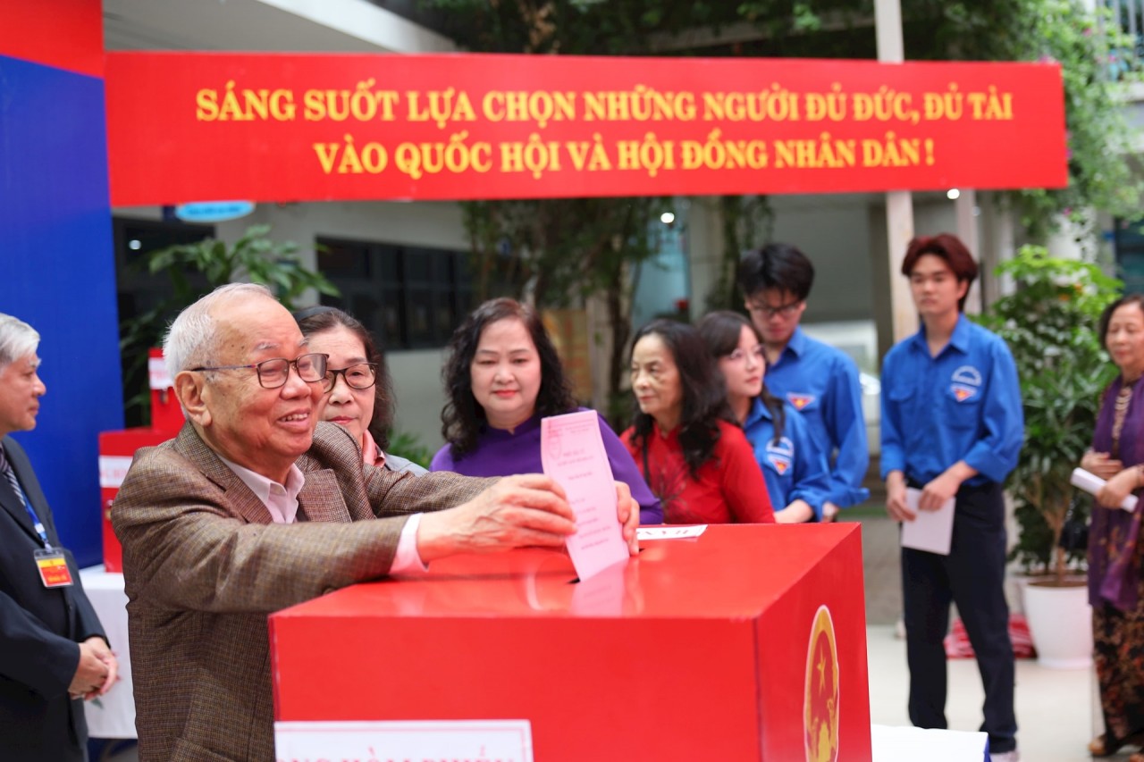 Hà Nội: Tính đến 19h ngày 15/3, tỷ lệ cử tri đi bầu cử đạt 99,46% Hà Nội: Tính đến 19h ngày 15/3, tỷ lệ cử tri đi bầu cử đạt 99,46%