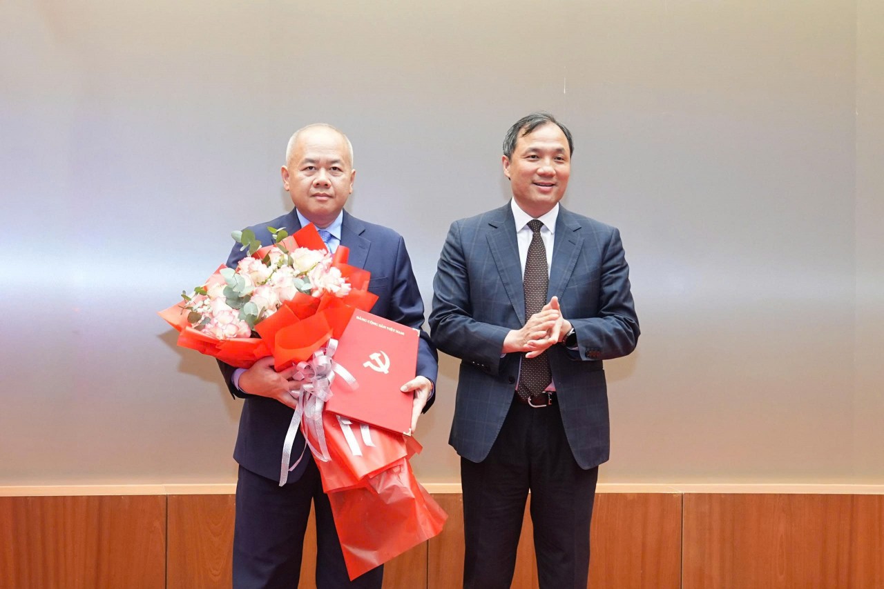 Điều động, chỉ định Thứ trưởng Bộ Tài chính Đỗ Thành Trung giữ chức Phó Bí thư Thành ủy Hải Phòng Điều động, chỉ định Thứ trưởng Bộ Tài chính Đỗ Thành Trung giữ chức Phó Bí thư Thành ủy Hải Phòng