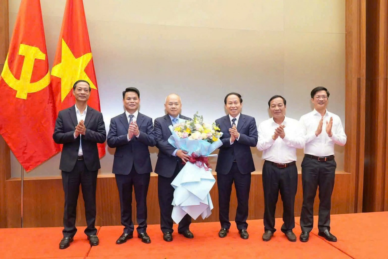 Điều động, chỉ định Thứ trưởng Bộ Tài chính Đỗ Thành Trung giữ chức Phó Bí thư Thành ủy Hải Phòng Điều động, chỉ định Thứ trưởng Bộ Tài chính Đỗ Thành Trung giữ chức Phó Bí thư Thành ủy Hải Phòng