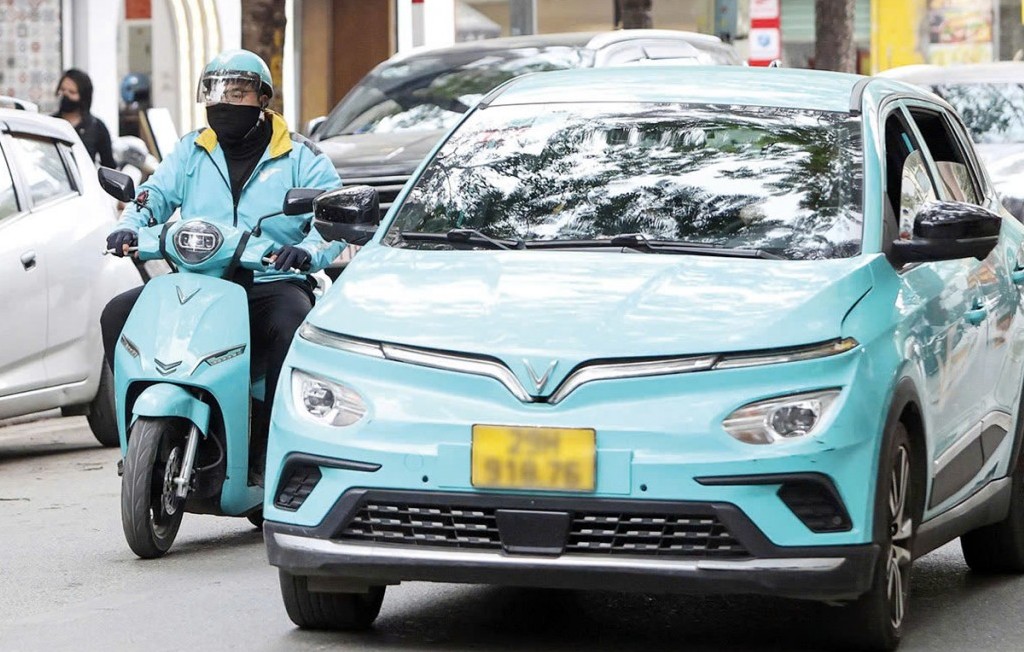 Giá xăng tăng, người tiêu dùng chuyển sang phương tiện chi phí thấp