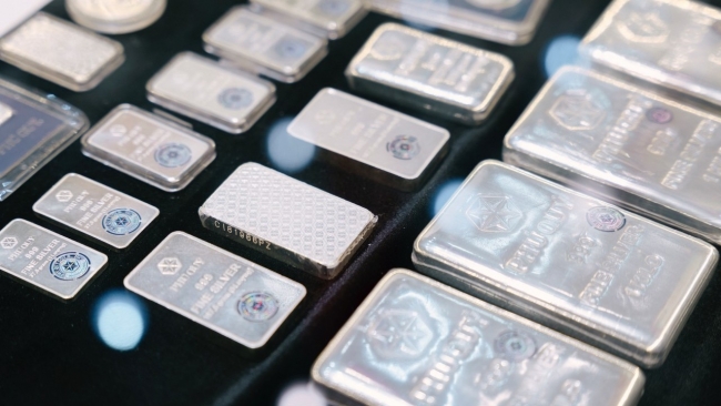 Ngày 19/3: Giá bạc trong nước và thế giới suy yếu khi áp lực lãi suất cao