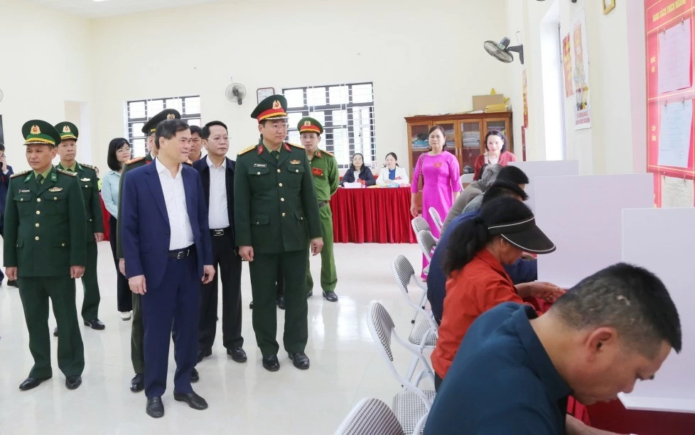 Chủ tịch tỉnh Quảng Ninh trúng cử đại biểu Hội đồng nhân dân tỉnh với tỷ lệ phiếu bầu 99,03% Chủ tịch tỉnh Quảng Ninh trúng cử đại biểu Hội đồng nhân dân tỉnh với tỷ lệ phiếu bầu 99,03%