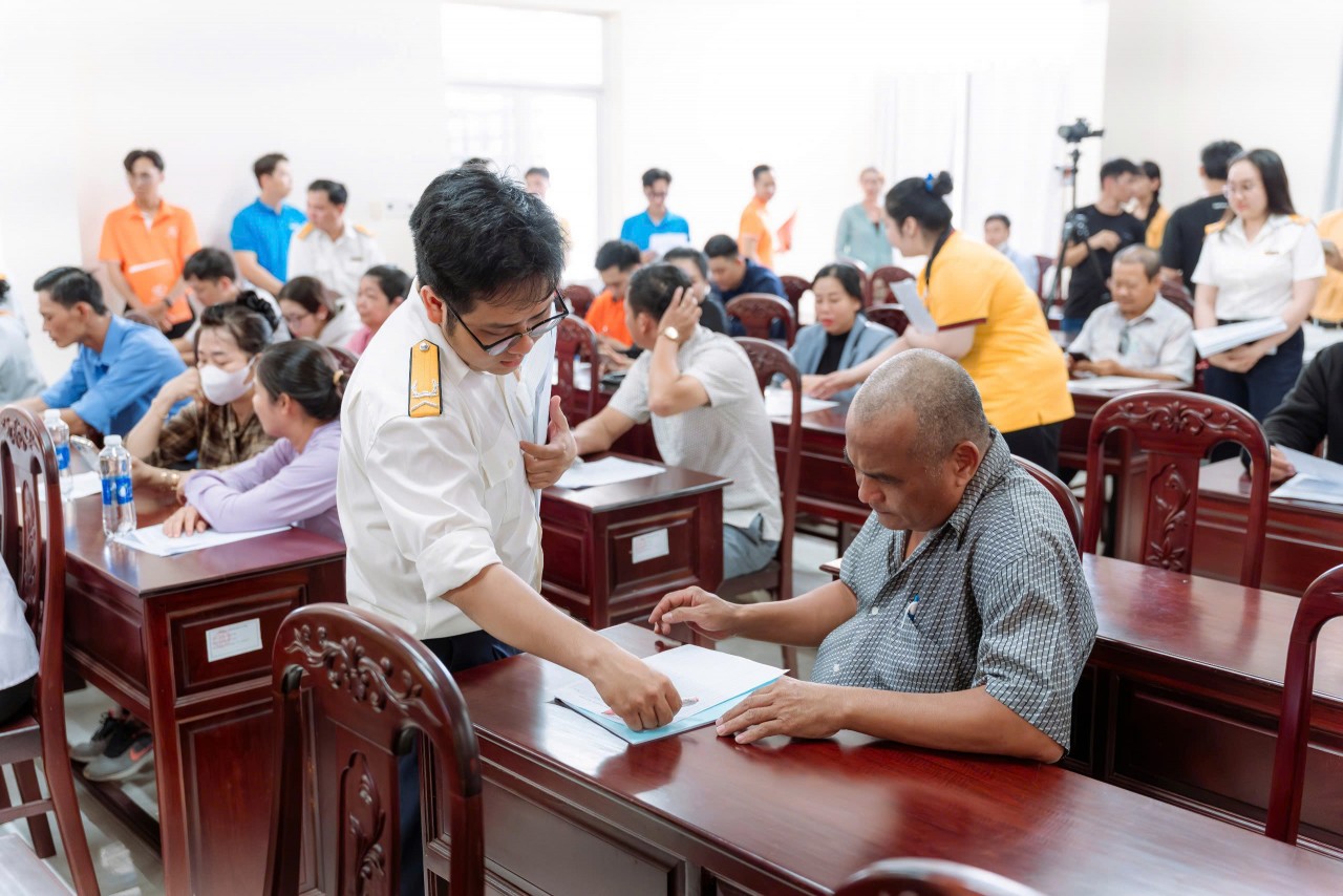 Thuế TP. Cần Thơ phát huy điểm sáng chuyển đổi từ phương pháp khoán sang kê khai Thuế TP. Cần Thơ phát huy điểm sáng chuyển đổi từ phương pháp khoán sang kê khai