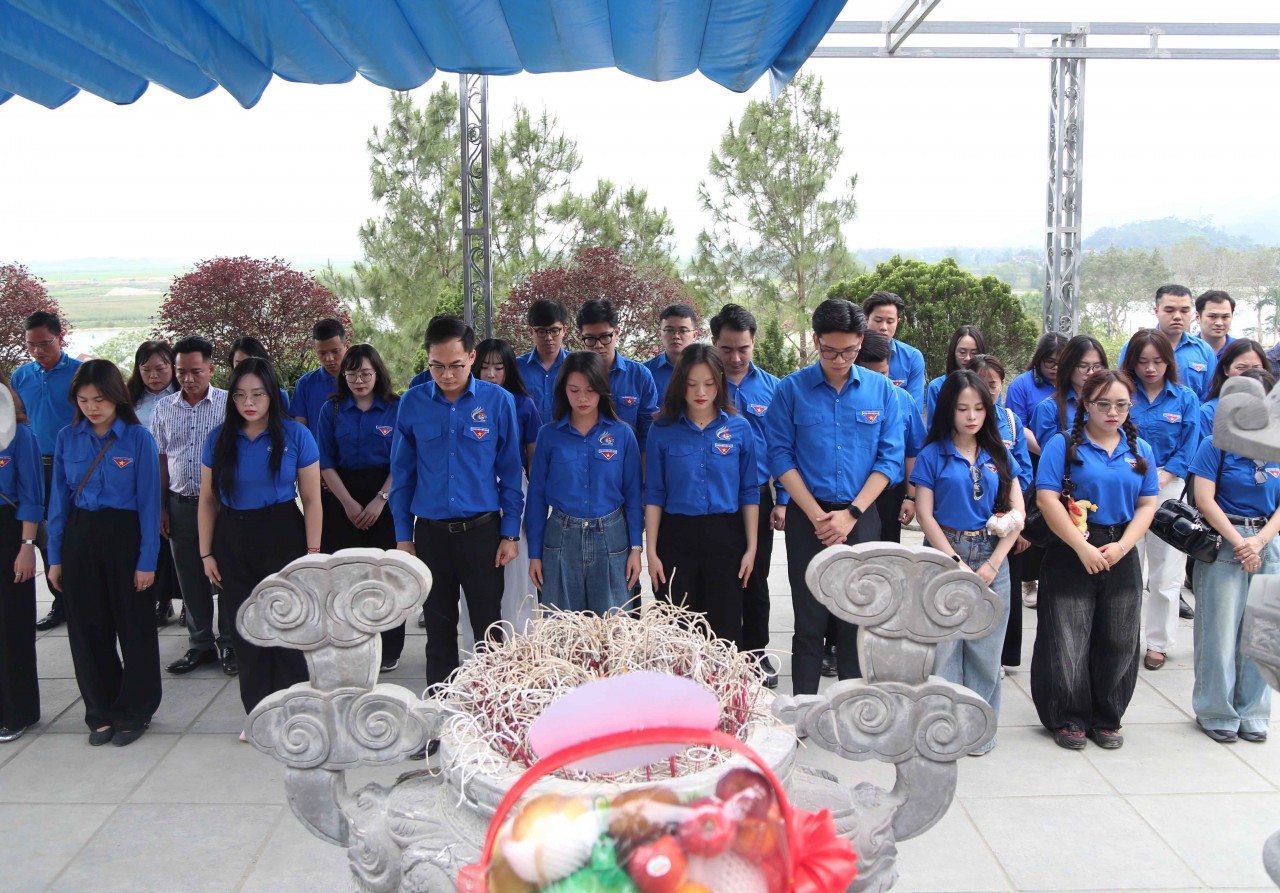 4 chi đoàn thuộc Đoàn Thanh niên Bộ Tài chính hành trình về nguồn tại Hà Tĩnh