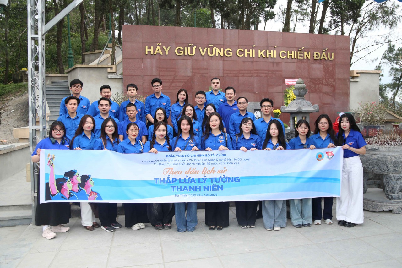 4 chi đoàn thuộc Đoàn Thanh niên Bộ Tài chính hành trình về nguồn tại Hà Tĩnh