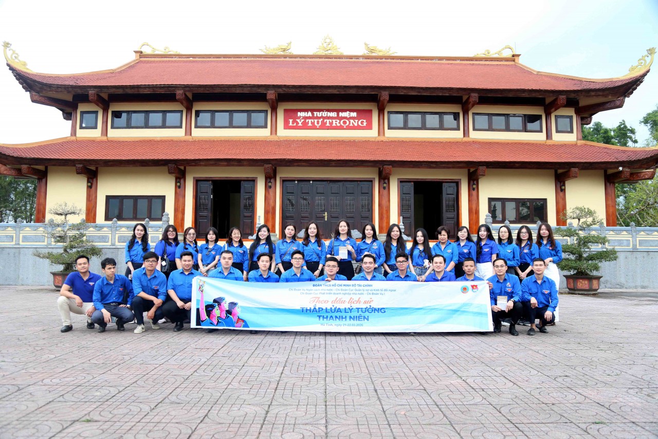 4 chi đoàn thuộc Đoàn Thanh niên Bộ Tài chính hành trình về nguồn tại Hà Tĩnh