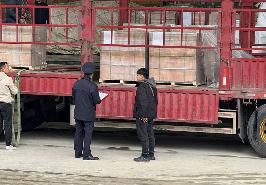 undefined Chính phủ lắng nghe doanh nghiệp, kéo dài tạm ngưng Nghị định 46 để chờ luật mới