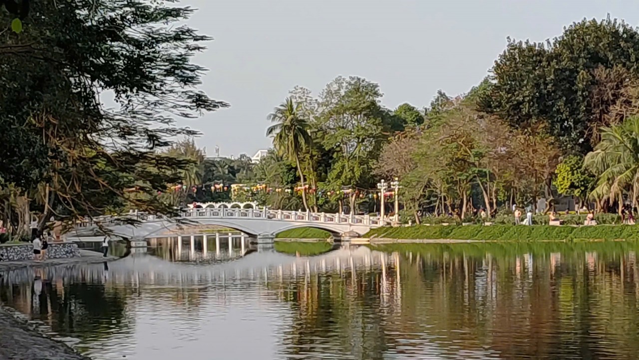 Hà Nội xuân tràn từng ô cửa Hà Nội xuân tràn từng ô cửa