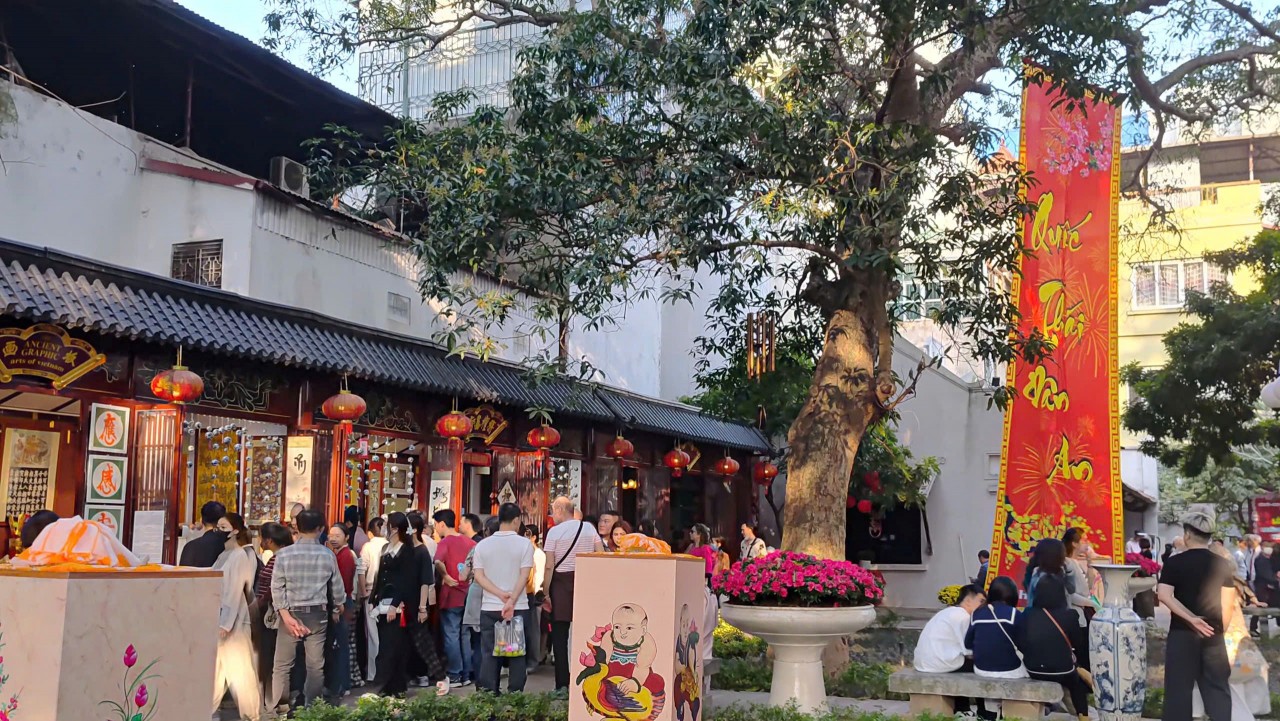 Hà Nội xuân tràn từng ô cửa Hà Nội xuân tràn từng ô cửa