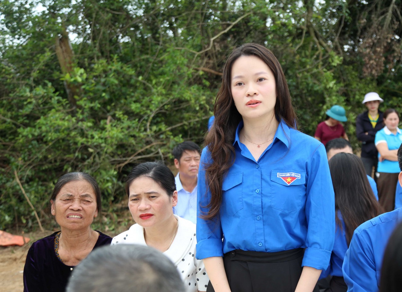 Khởi công xây Nhà Đại đoàn kết và trao quà cho phụ nữ neo đơn, thanh niên yếu thế ở xã Nghi Xuân, tỉnh Hà Tĩnh Khởi công xây Nhà Đại đoàn kết và trao quà cho phụ nữ neo đơn, thanh niên yếu thế ở xã Nghi Xuân, tỉnh Hà Tĩnh