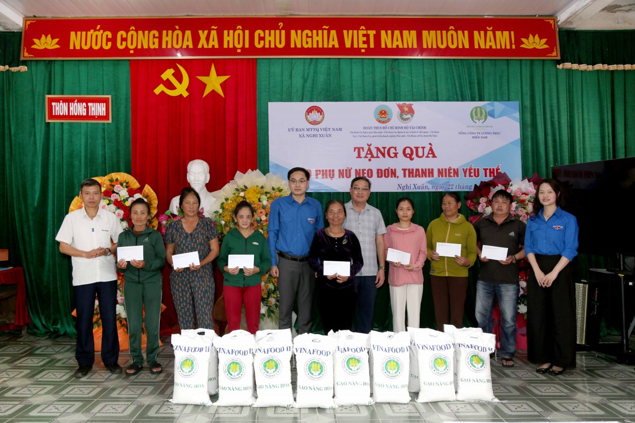 Khởi công xây Nhà Đại đoàn kết và trao quà cho phụ nữ neo đơn, thanh niên yếu thế ở xã Nghi Xuân, tỉnh Hà Tĩnh Khởi công xây Nhà Đại đoàn kết và trao quà cho phụ nữ neo đơn, thanh niên yếu thế ở xã Nghi Xuân, tỉnh Hà Tĩnh