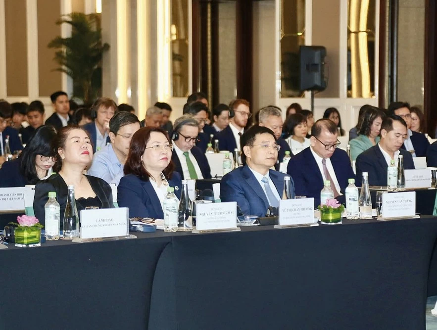 Đổi mới tư duy, cải cách mạnh mẽ để nâng tầm thị trường chứng khoán
