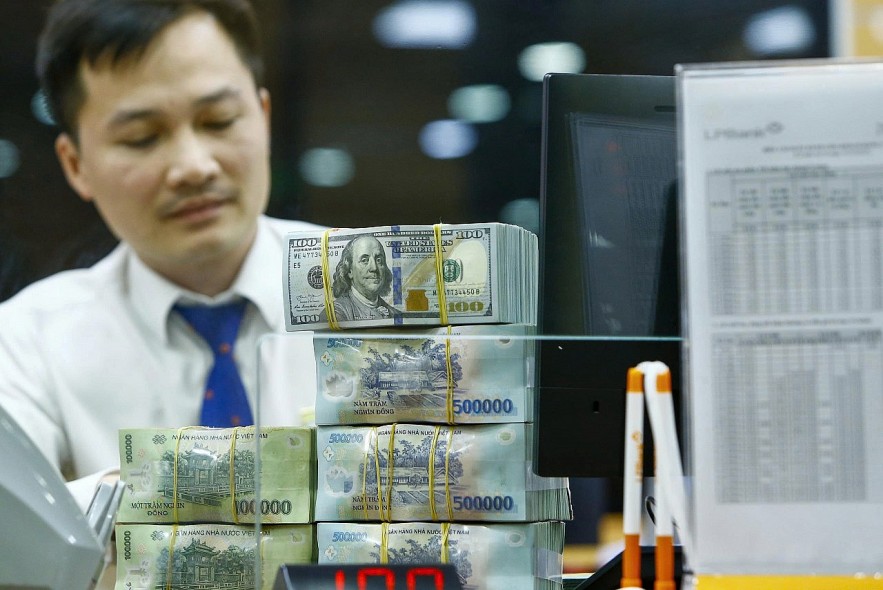 Bài toán điều hành chính sách tiền tệ trước 