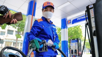 Bộ Tài chính đề xuất giảm mạnh thuế môi trường để bình ổn giá xăng dầu