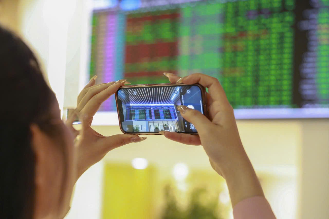 Chứng khoán ngày 25/3: VN-Index bứt phá hơn 40 điểm, tín hiệu tích cực dần rõ nét