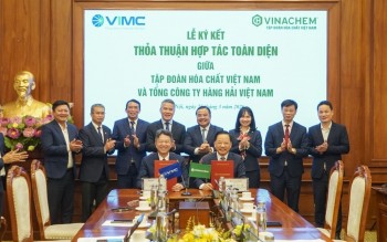 Vinachem và Tổng công ty Hàng hải Việt Nam ký kết thỏa thuận hợp tác toàn diện