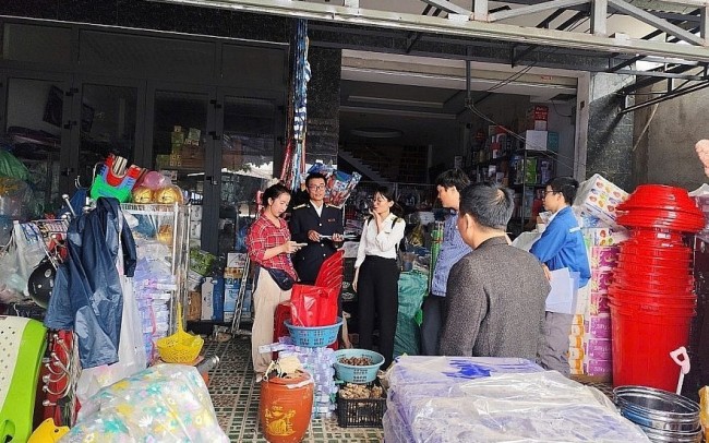 Thuế TP. Huế tiếp tục đồng hành hỗ trợ hộ kinh doanh kê khai thuế