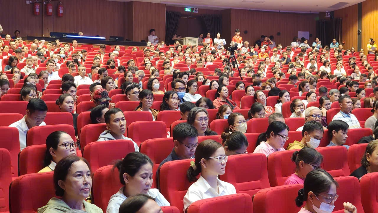 Hộ kinh doanh, cá nhân kinh doanh được “cầm tay chỉ việc” kê khai thuế Hộ kinh doanh, cá nhân kinh doanh được “cầm tay chỉ việc” kê khai thuế