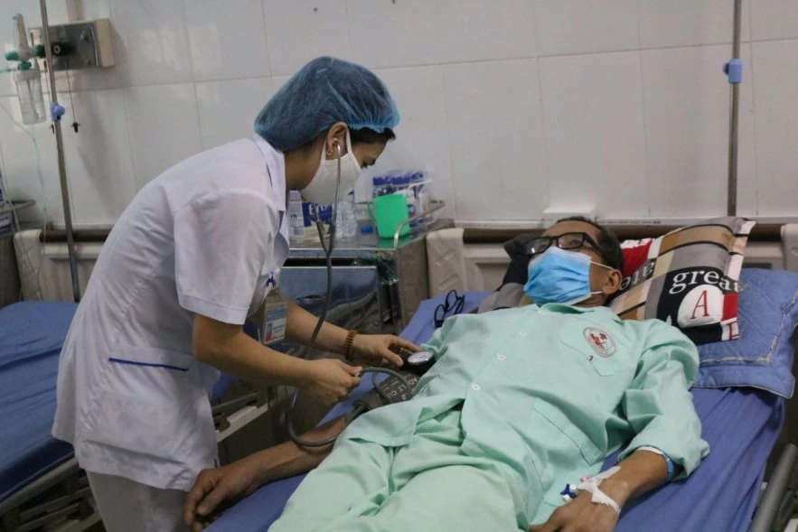 Mở rộng quyền lợi bảo hiểm y tế đi đôi với bảo đảm bền vững quỹ Mở rộng quyền lợi bảo hiểm y tế đi đôi với bảo đảm bền vững quỹ