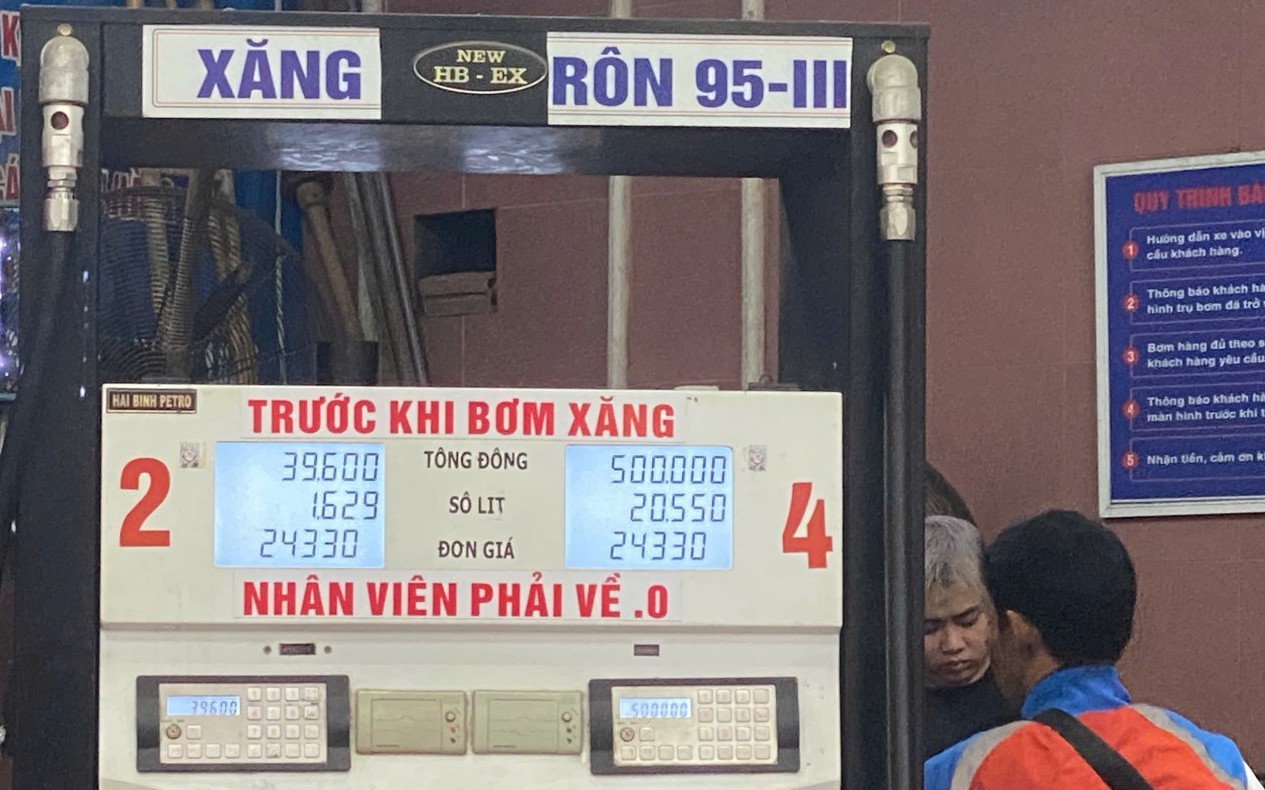 Miễn thuế thuế bảo vệ môi trường, thuế giá trị gia tăng, thuế tiêu thụ đặc biệt đối với xăng, dầu và nhiên liệu bay