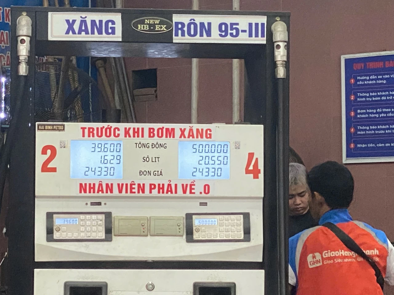 Giảm hết thuế bảo vệ môi trường, thuế giá trị gia tăng, thuế tiêu thụ đặc biệt đối với xăng, dầu và nhiên liệu bay Giảm hết thuế bảo vệ môi trường, thuế giá trị gia tăng, thuế tiêu thụ đặc biệt đối với xăng, dầu và nhiên liệu bay