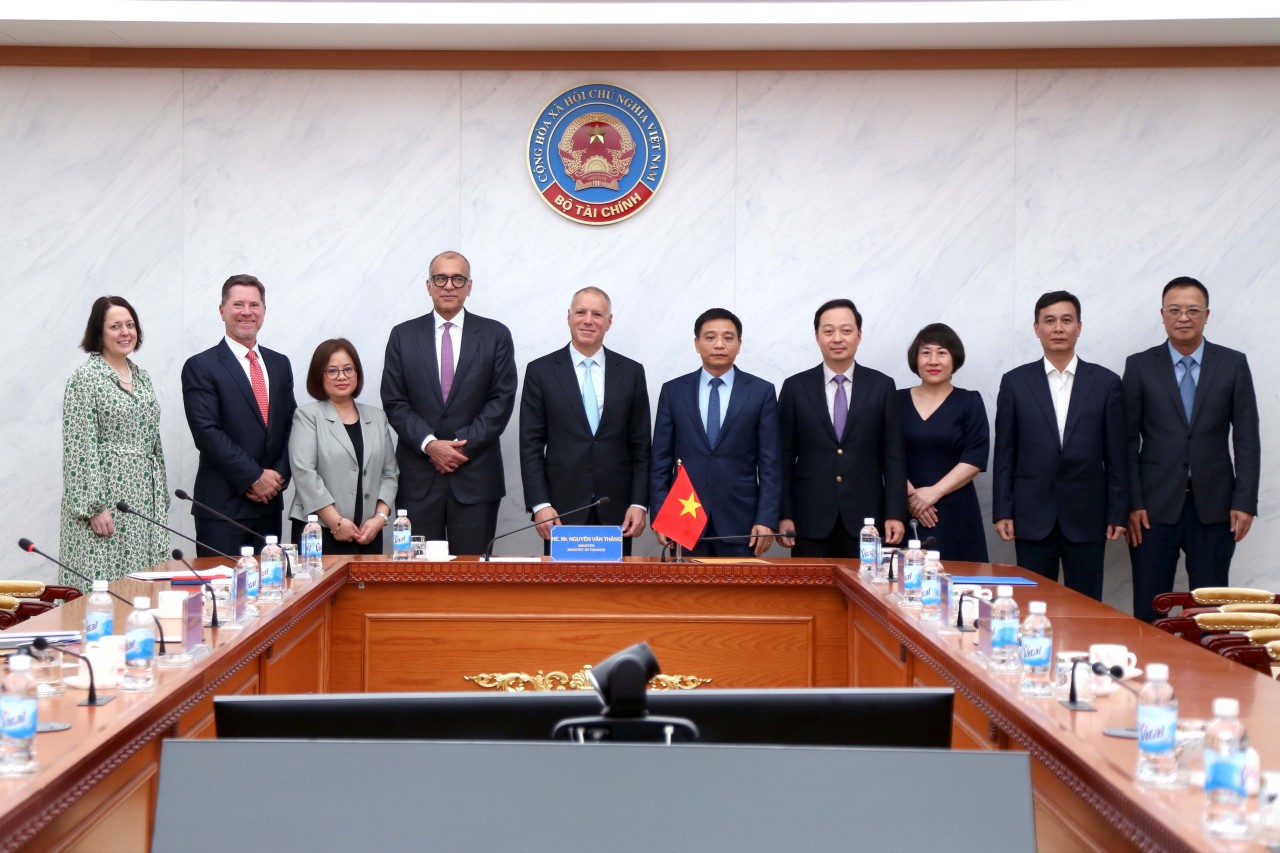 Bộ trưởng Nguyễn Văn Thắng làm việc với Tập đoàn HSBC về huy động vốn quốc tế, nâng xếp hạng tín nhiệm quốc gia Bộ trưởng Nguyễn Văn Thắng làm việc với Tập đoàn HSBC về huy động vốn quốc tế, nâng xếp hạng tín nhiệm quốc gia