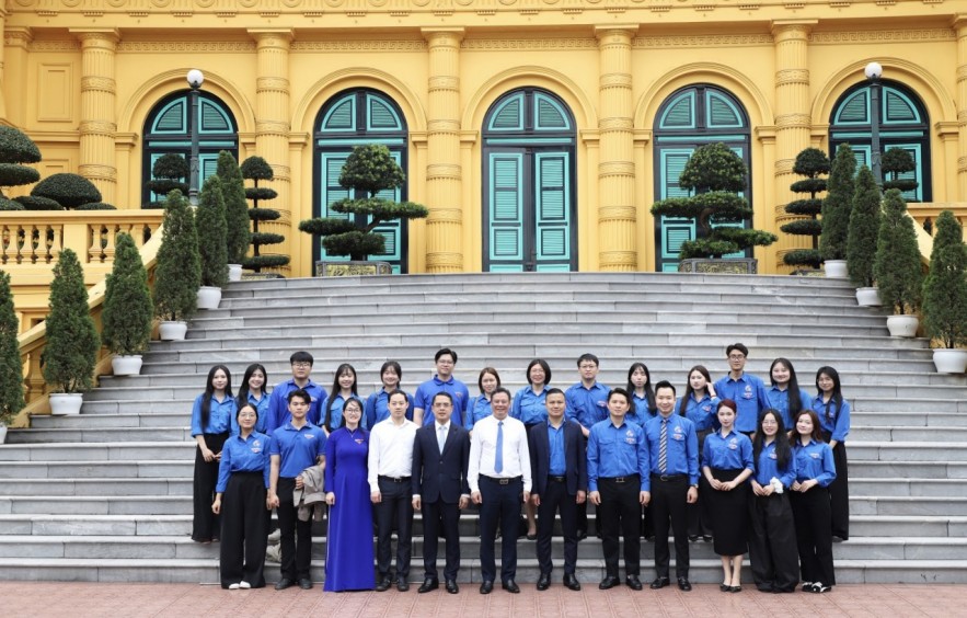 Lễ báo công dâng Bác bồi dưỡng lý tưởng cho tuổi trẻ Bộ Tài chính Lễ báo công dâng Bác bồi dưỡng lý tưởng cho tuổi trẻ Bộ Tài chính