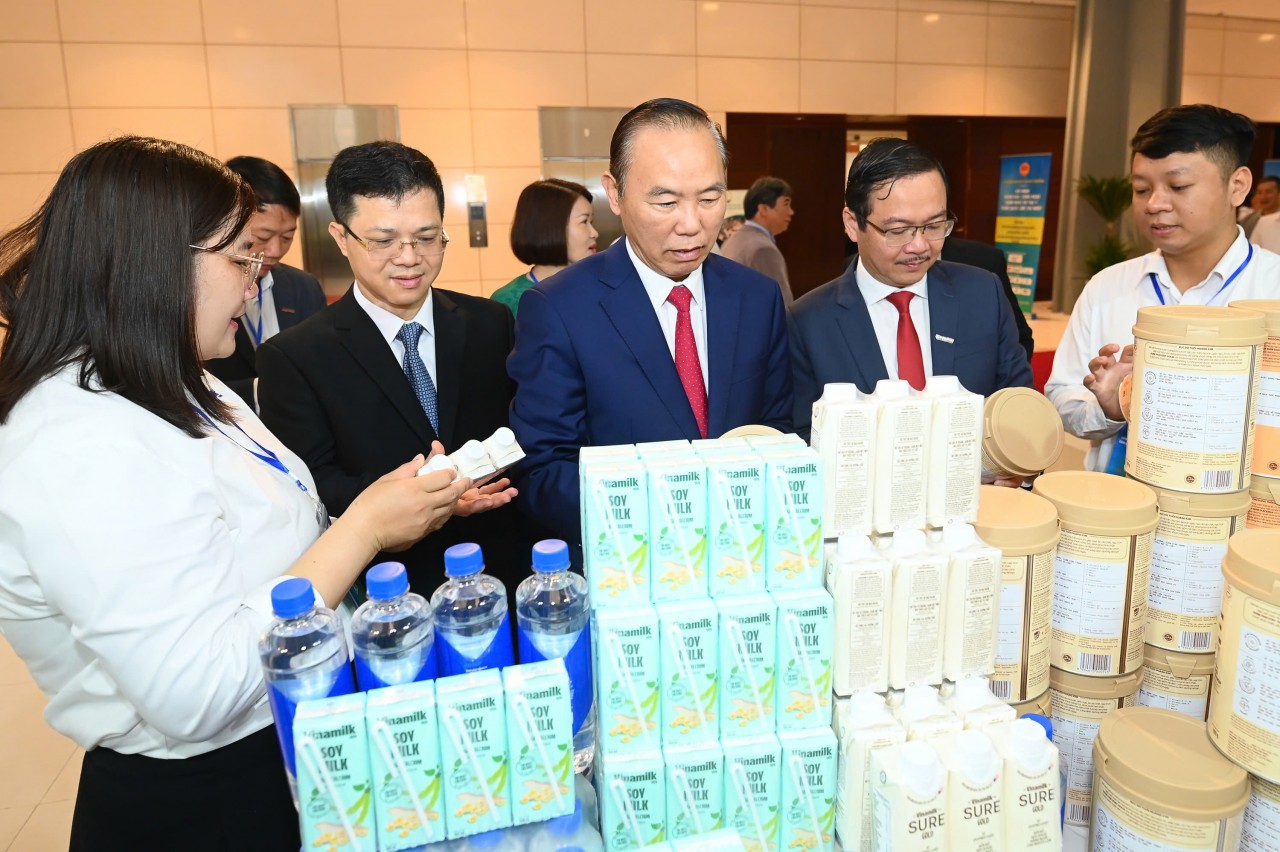 Công nghệ và tuần hoàn: Hiện thực hóa khát vọng nông nghiệp xanh và bền vững Công nghệ và tuần hoàn: Hiện thực hóa khát vọng nông nghiệp xanh và bền vững