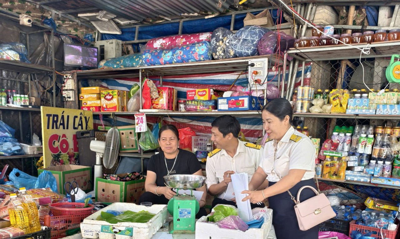 Thuế tỉnh Quảng Ngãi trực tiếp “cầm tay chỉ việc” để hộ kinh doanh hiểu đúng, làm đúng