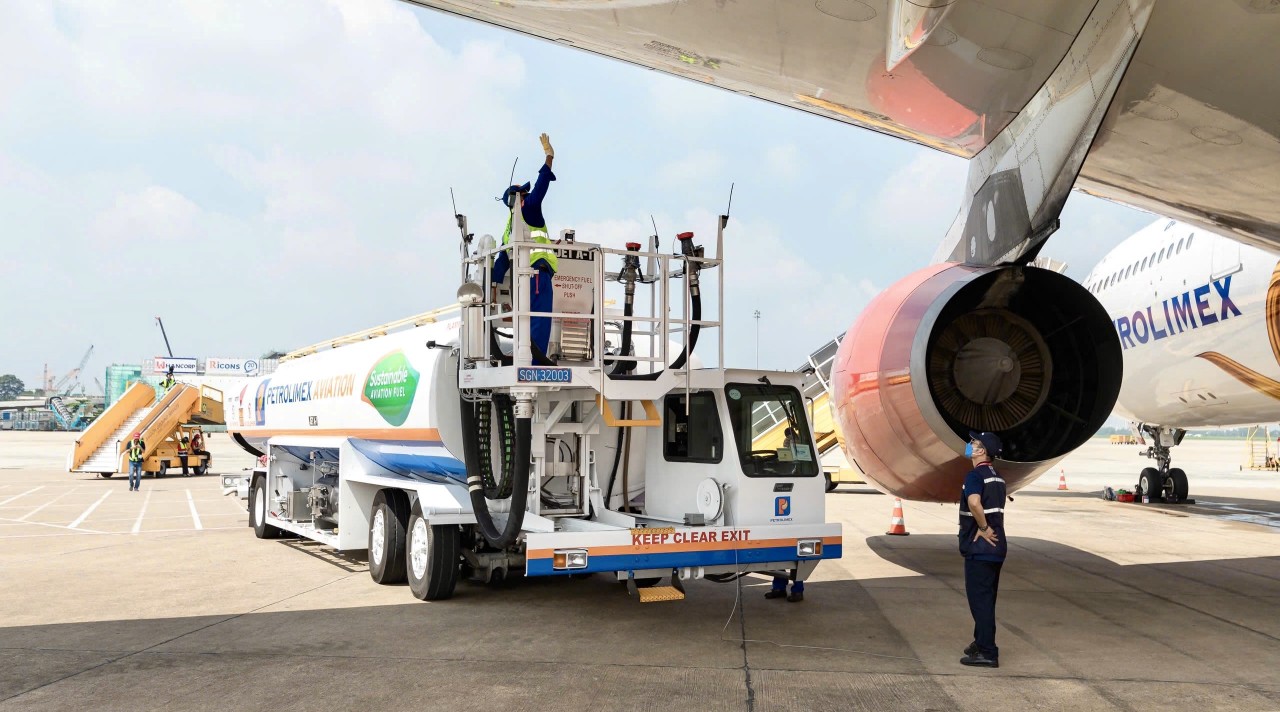 Petrolimex Aviation đảm bảo nguồn cung Jet A1 liên tục, ứng phó linh hoạt trong bối cảnh thị trường biến động Petrolimex Aviation đảm bảo nguồn cung Jet A1 liên tục, ứng phó linh hoạt trong bối cảnh thị trường biến động