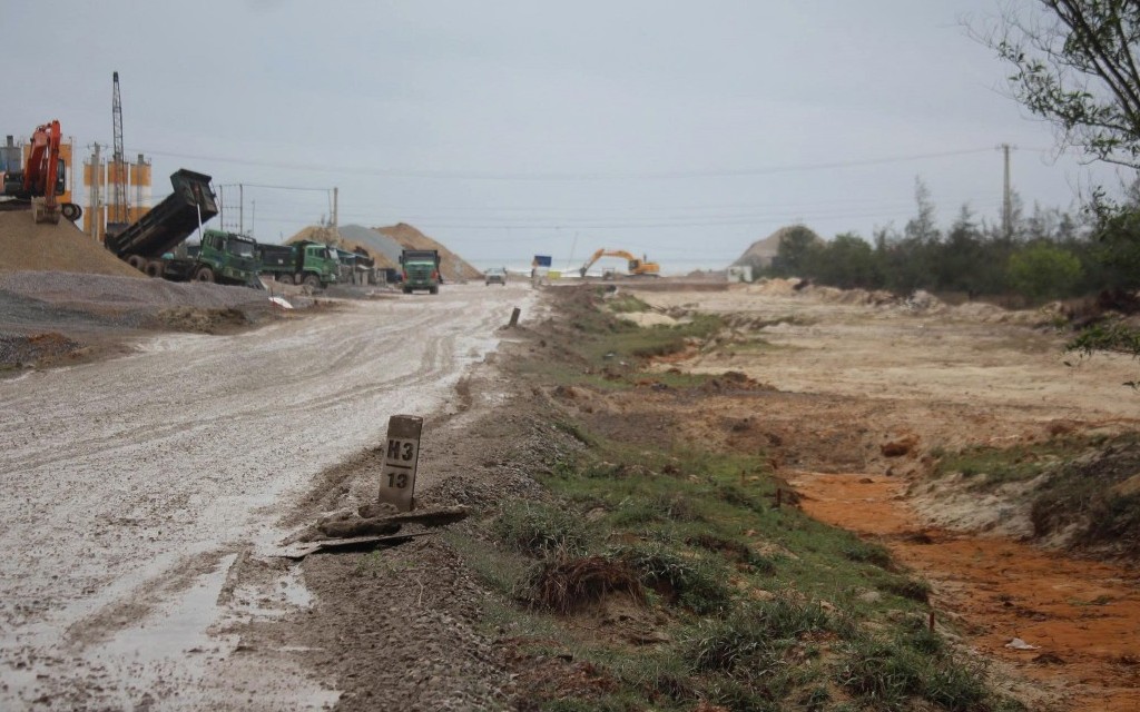 "Siết" trách nhiệm giải phóng mặt bằng tại Dự án Quốc lộ 15D