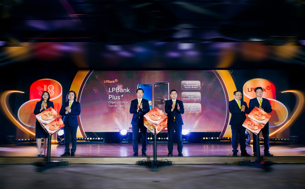 LPBank Plus – Ứng dụng ngân hàng số thế hệ mới, tích hợp trợ lý AI chuyển tiền bằng hội thoại LPBank Plus – Ứng dụng ngân hàng số thế hệ mới, tích hợp trợ lý AI chuyển tiền bằng hội thoại