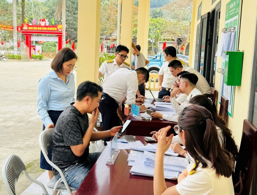 Thuế tỉnh Tuyên Quang triển khai hiệu quả 15 ngày cao điểm hỗ trợ hộ kinh doanh Thuế tỉnh Tuyên Quang triển khai hiệu quả 15 ngày cao điểm hỗ trợ hộ kinh doanh