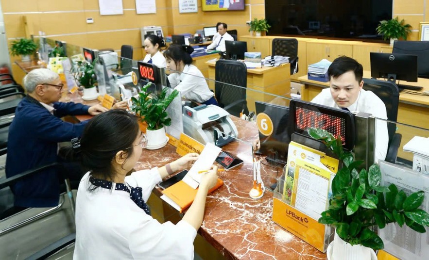 Lãi suất “nổi sóng Lãi suất “nổi sóng